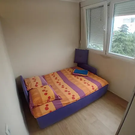 Mellon Apartment *